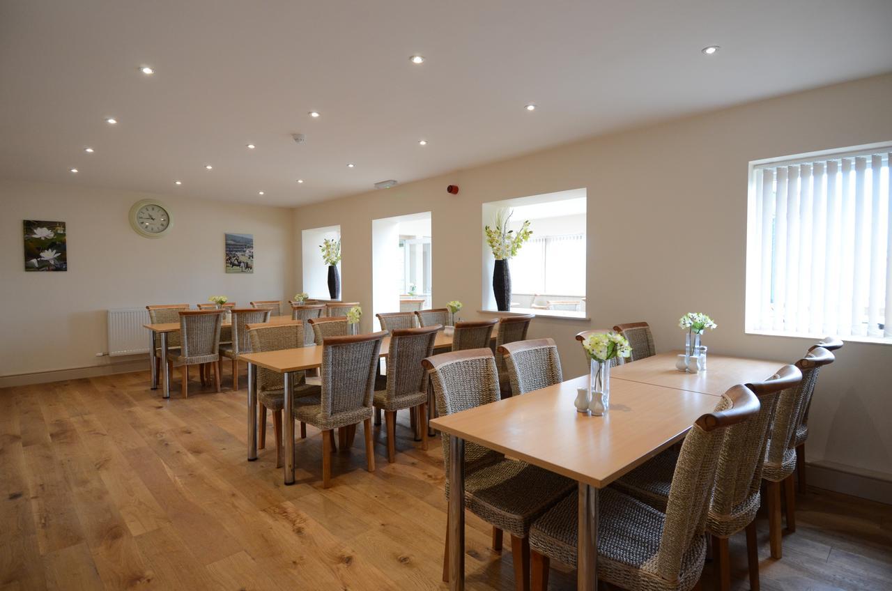 Neuadd Henllan Lodge ビルス・ウェールズ エクステリア 写真